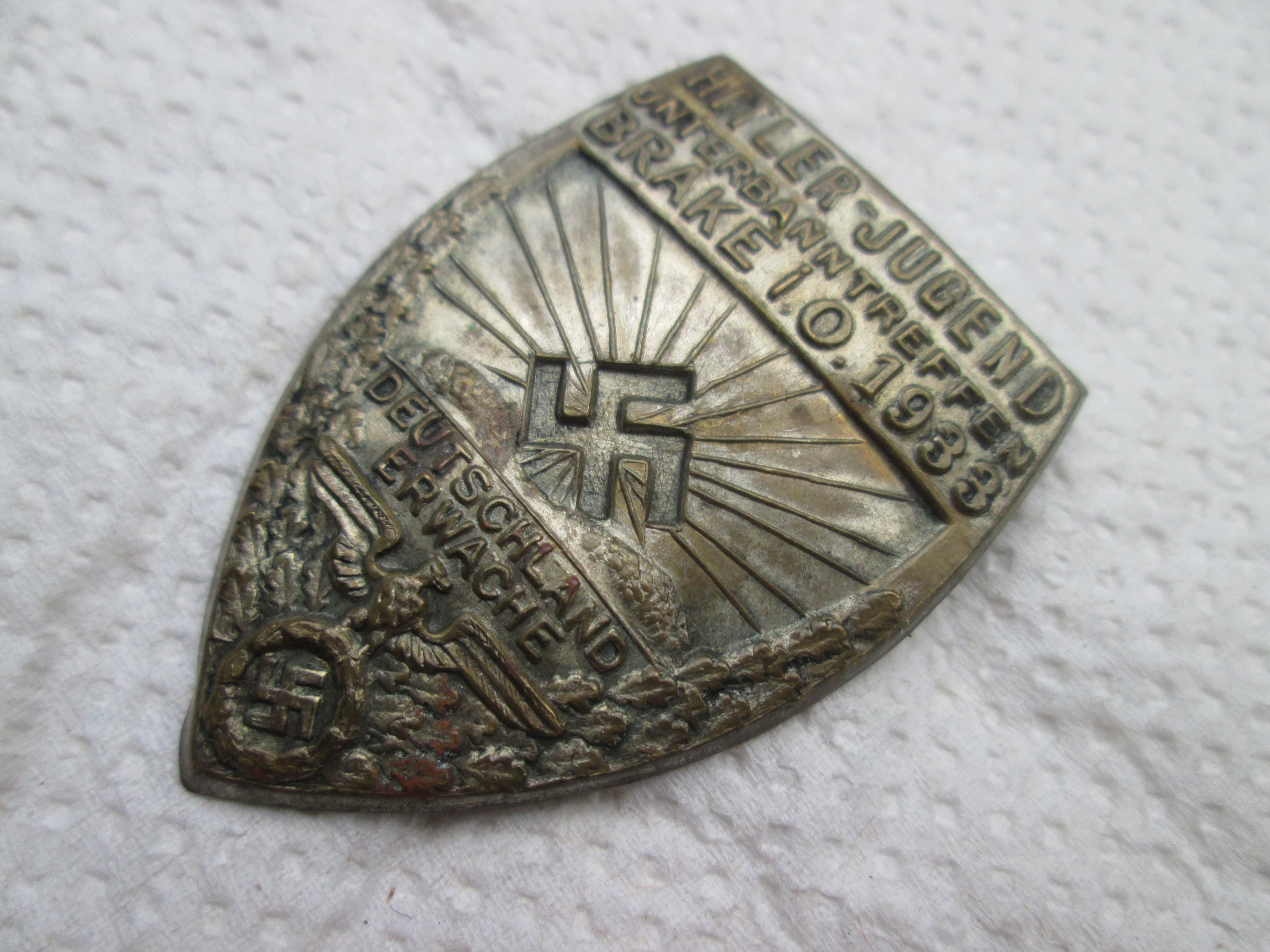 German tinnie, Rally badge, Duitse tinnie H.J.- S.A. Hitler-Jugend Unterbanntreffen Brake i.o. 1933. Deutschland Erwache. very extreme rare HJ badge. zeldzame tinnie HJ en Sturm-abteilung.