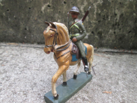 DURSO Belgium soldier on horse. Belgische soldaat te paard. goede staat.