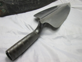 US Civil-War bayonet, with leather scabbard nicely marked with patent date. Amerikaanse shovel bajonet, Amerikaanse burgeroorlog met lere nschede zeer nette staat.