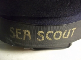 British sea cap for the boy scouts named, SEA SCOUT, with maker. Matrozenmuts van de Engelse zeeverkennerij.