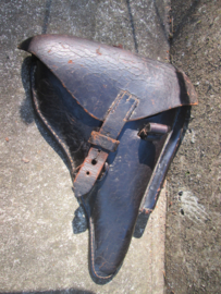 German P08 Luger holster. Duits P08 luger holster mooi gemarkeerd Schwarzenberger en Co Nurnberg 1918. sluitgesp zit los, verder zeer nette staat.