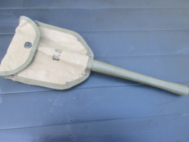 US Army shovel 2nd pattern nicely marked 1944. Amerikaanse klapschop in hoes beide 1944 gedateerd in een zeer nette staat .