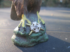 German eagle with German WW2 badge. Duitse adelaar jaren 30 gemaakt door Tipple/ Topple met herinneringsembleem.