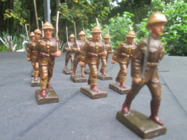 LINEOL 10 Belgium marching soldiers smaler size. 10 Marcherende belgische soldaten klein model. goede staat.
