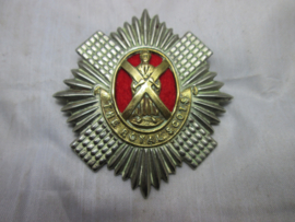 British, Scottish sweetheart made of a cap badge very rare The Royal Scots. Sweetheart gemaakt van een Engels/ Schots baretembleem zilver achtig.