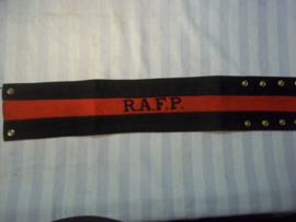 British armlet R.A.F.P. Royal Air Force Police. Armband RAF politie met etiket