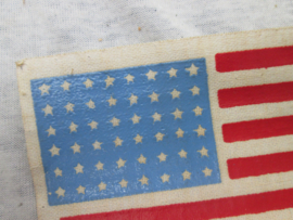 US sleeve badge first pattern printed on canvas worn by para units. Amerikaans mouwembleem de vlag gedrukt op zeildoek, canvas 1e model, uniform removed. zeldzaam stuk
