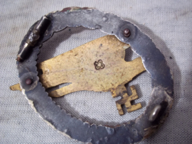 German Fallschirmschützen Abzeichen.  Paratroopers jump-badge. Duits parachutisten embleem buntmetal, zeer zeldzame maker in klaverblad B.S.W.  Bruder- Schneider- Wien.