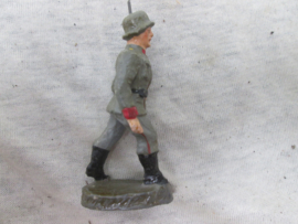 Elastolin German soldier, Elastolin Duitse marcherende soldaat.