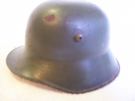 German helmet Mdl. 1916 as moneybox, RARE.Duitse blikken helm als spaarpot DRGM gestempeld, zeer zeldzaam, originele kleur, Duitse helm M-16 zeer gezocht item.