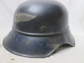 German Air- Defense helmet. Duitse helm van de Luftschutz, Gladiator model, met originele decal en binnenwerk. Helm in een zeer nette staat.