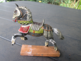 LINEOL Knight horse with armour, playrd condition, ridder paard met bescherming bespeeld.