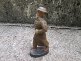ELASTOLIN British soldier in a great coat. Engelse soldaat in lange jas, bijzonder figuur deze kom je niet vaak tegen zeldzaam.