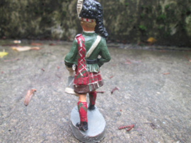 CHIALU Scottish Highlander with drum and featherbonnet. Schotse soldaat met trommel. TOP stuk