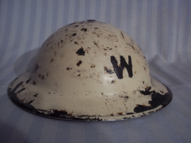 British sleelhelmet Home-guard. so found in London attick. Engelse helm van een Senior Warden. zo gevonden, mooi gedateerd 1939, binnenhelm HELMETS Ltd. 1939. eerlijke helm uit de London Blitz.