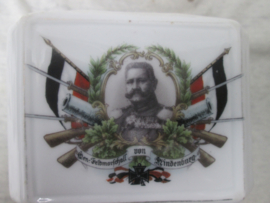 German patriotic ashtray. Duitse asbak Kriegserinnerungen 1914-1915 met 4 afbeeldingen en mooi gemarkeerd TOP stuk