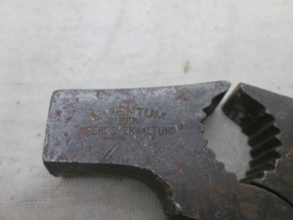German plier for the machine gun. marked Eigentum der Heeresverwaltung. Machine geweertang mooi gemarkeerd TOP item.
