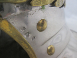 Swedish helmet model 1879, this helmet is 1928 pattern. Zweedse kurasssiershelm, officier met vuurverguld embleem en emaille . dit is de gemodificeerde model 1928. worden nu nog gedragen.