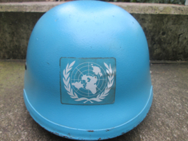 Dutch NATO Kevlar helmet. Nederlandse blauw helm van de NAVO. Kevlar model.