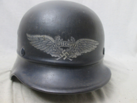 German helmet civil defense, with decal. Duitse helm Kradfahrer model met Luftschutz decal. Luchtbeschermings helm.