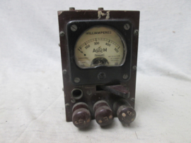 British RAF instrument, Engelse meter voor ampere. voltmeter, gebruikt door de RAF, met etiket AM (Air-Ministry) 1939 zeer decoratief stuk wat goed gemarkeerd is.