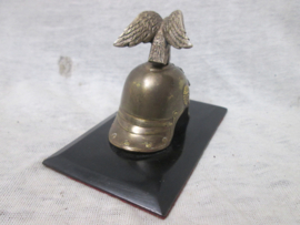 Bronse helmet with silver badge and eagle Garde du Corps. Miniatuur bronzen helm met zilverkleurig embleem en adelaar bijzonder stuk Garde du Corps helm als press-papier.