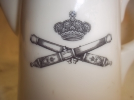 GERESERVEERD Dutch milkcan with fieldartillery badge. Nederlands melkkannetje met embleem van de veldartillerie