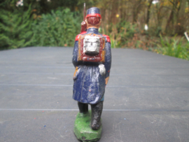 10 cm. French soldier. Franse soldaat marcherend.