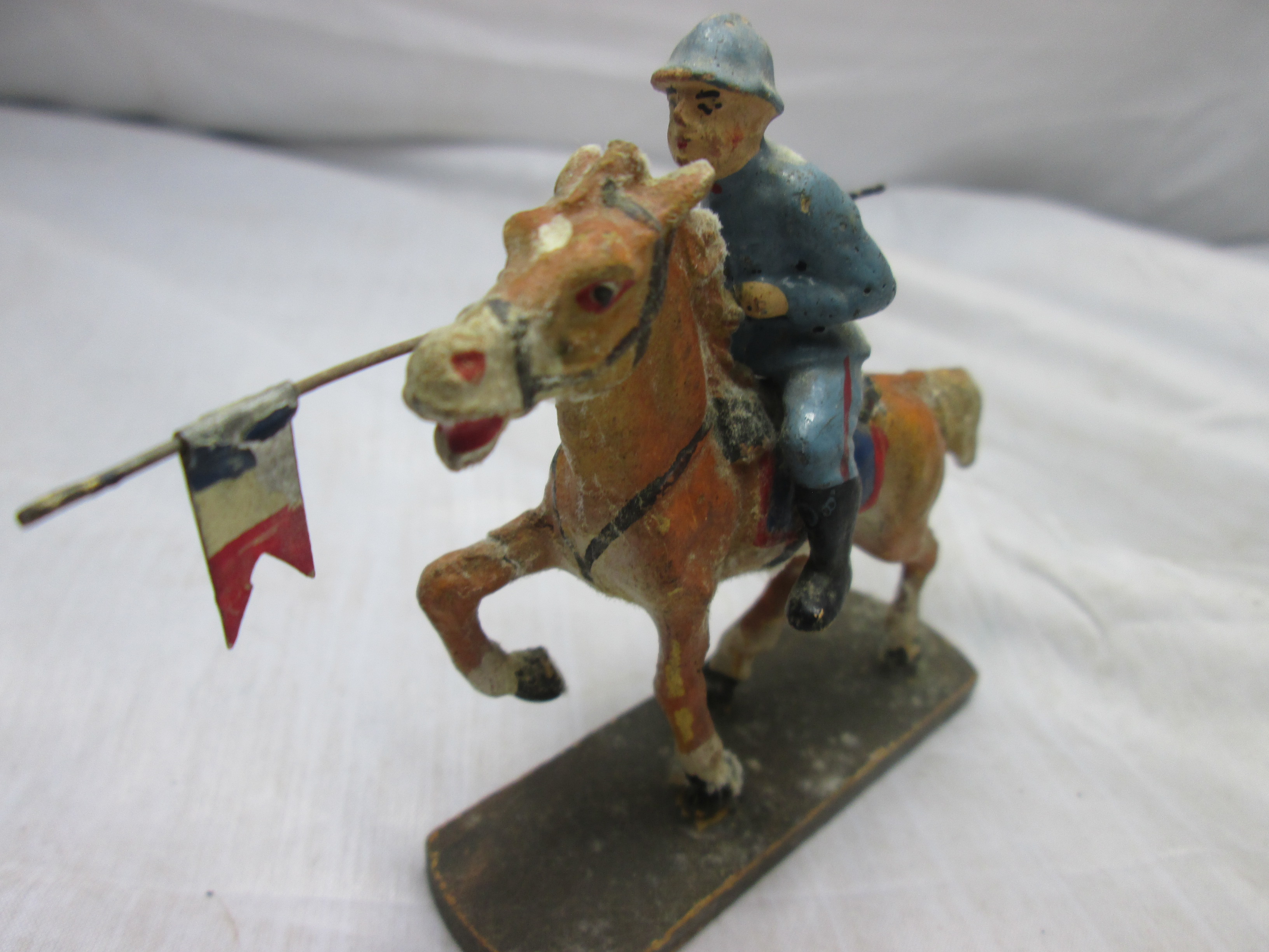 French soldier on his horse WW1. WO1 Franse soldaat met lans op paard oud model