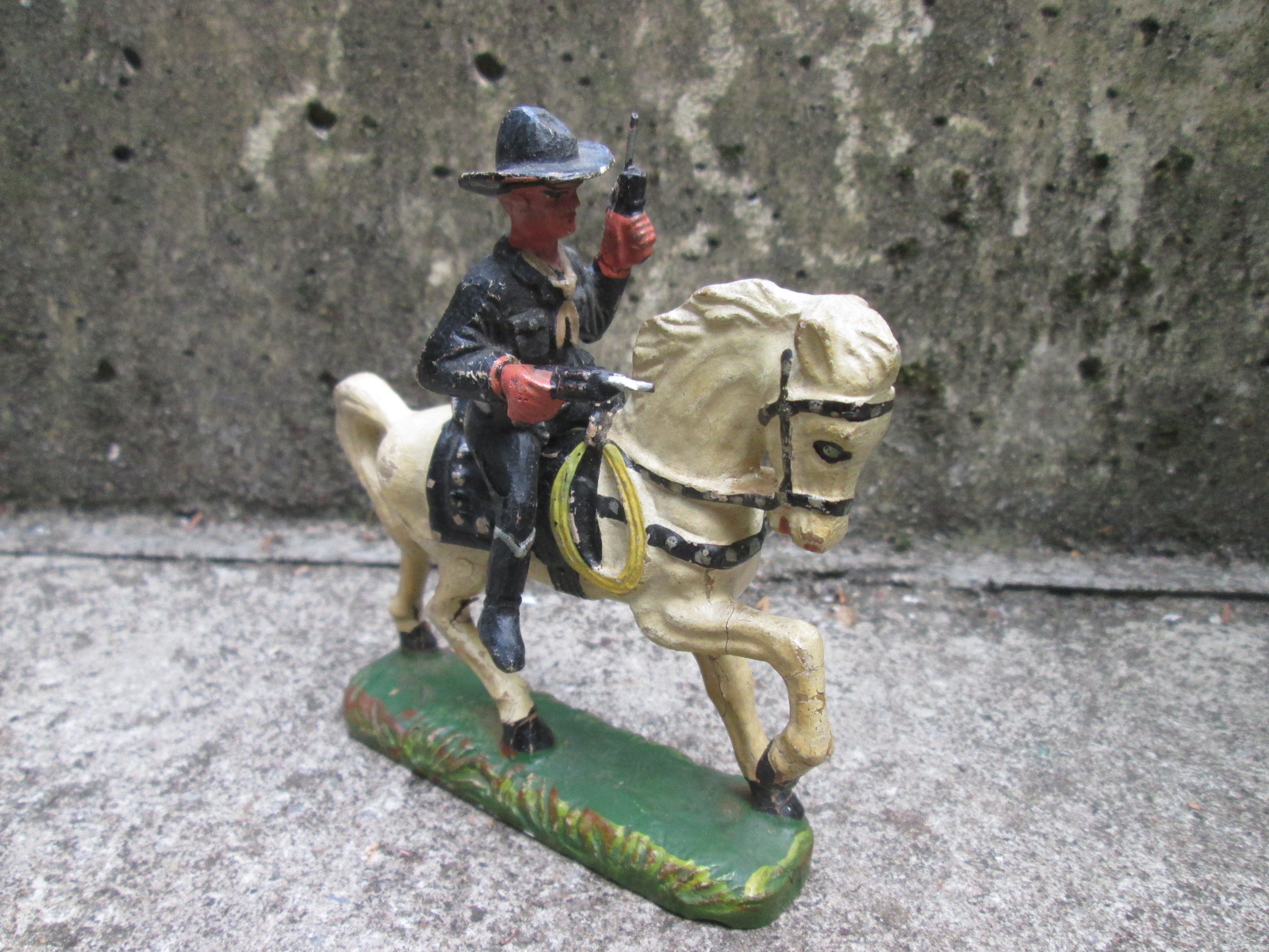 DURSO Cowboy on horse Billy the kid. DURSO cowboy op paard zeer goede staat mooi model.