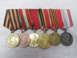 Russian medal bar 1940- 1945. Russische medaille balk met 6 medailles ter herinnering aan de Tweede Wereldoorlog.