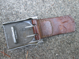 German lightweight Wehrmacht buckle, nicely marked. Duitse koppel gesp Wehrmacht aluminium met leertje markering F.L.L. Lüdenscheid. matching set.