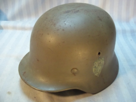 Norwegian helmet Mdl.1940 with double decal. and German innerliner. very nice condition Noorse helm M-40 Duits model met Dubbele Decal compleet met binnenwerk en riempje, maat ET 64- perfecte staat.