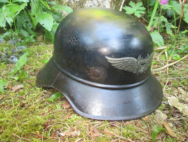 German civil defence helmet, gladiator. Duitse luchtbeschermingshelm. Reichsluftschutz, met decal. goede staat.