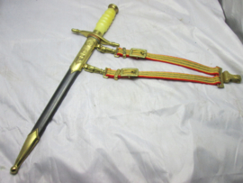 East- Germany generals dagger in case. DDR-NVA- Oost-Duitse generaals ponjaard in doos met nummer, goudkleurig Nationale Volks Armee Infanterie.