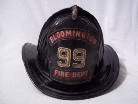 US Fire Department helmet, metal- Senator pattern, nearly mint condition. Amerikaanse metalen brandweerhelm SENATOR model, in een absoluut goede bijna MINT staat.
