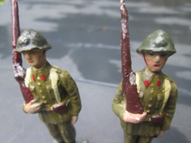 DURSO 3 Belgium WW2 soldiers. 3 Belgische soldaten die op wacht staan. WO2.