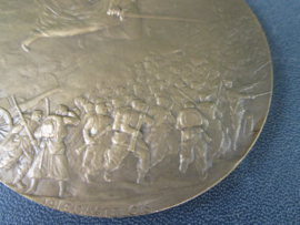 French Bataille de la marne medal. Franse penning 7 cm. brons met maker imposante penning.