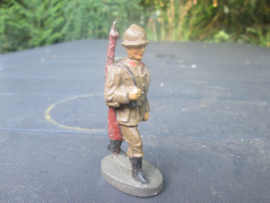 ELASTOLIN Marching Belgium soldier, Marcherende Belgische soldaat.
