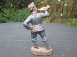 ELASTOLIN 10 cm. Soldier with bugle. Soldaat met sjako en bazuin redelijk nette staat.