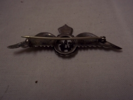 Silver RAF sweetheart badge in an excellent condition. Engelse speld RAF, zilver van een hoge kwaliteit. 5,5 cm.