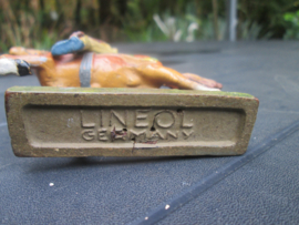 LINEOL Indiaan op paard met geweer. goede staat