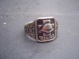 Swiss army ring. Zwitserse ring 1939-1940 GRENZ-SCHUTZ, met zilvermerken.