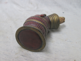 Old cork with the head of an African woman. Oude kurk met het hoofd van een Afrikaanse vrouw gemaakt van een soort papier mange. zeer decoratief en curieus.