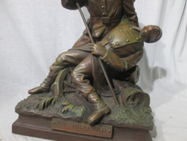 Terra-cotta beeld van 2 Belgische soldaten, gesigneerd, TOP stuk in een TOP staat.