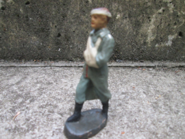 ELASTOLIN German wounded soldier. Duitse gewonde soldaat goede staat bijzonder stuk.