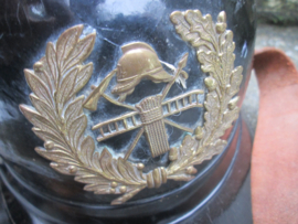 Dutch officers leather fire department helmet. Nederlands leren brandweerhelm, met officiersembleem, zeer nette staat jaren 40/50.