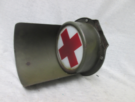 Red cross car lamp. Rode kruis lamp voor op de Ambulance, Geneeskundige troepen, weet niet welk voertuig, alleen decoratief. glazen lamp in metalen frame.