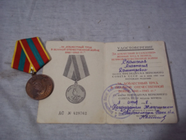 Russian medal with document 1948 Stalin period. Russische medaille Stalin periode met kaart.