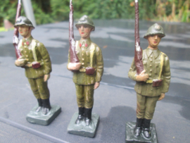 DURSO 3 Belgium WW2 soldiers. 3 Belgische soldaten die op wacht staan. WO2.